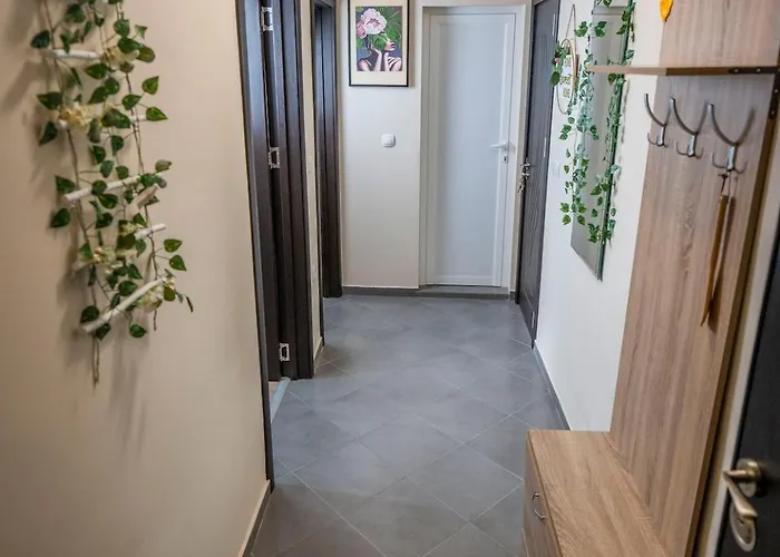 Boho Floral Near To Old Town Apartment